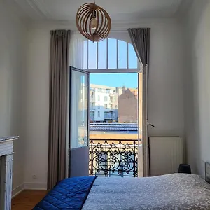 Bed & Blockchain Private With Shared Bathroom Guest house